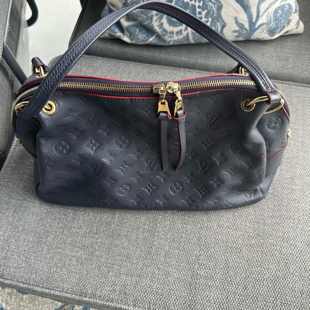 Vintage Louis Vuitton Ponthieu with certificate of authenticity. Blue leather.
